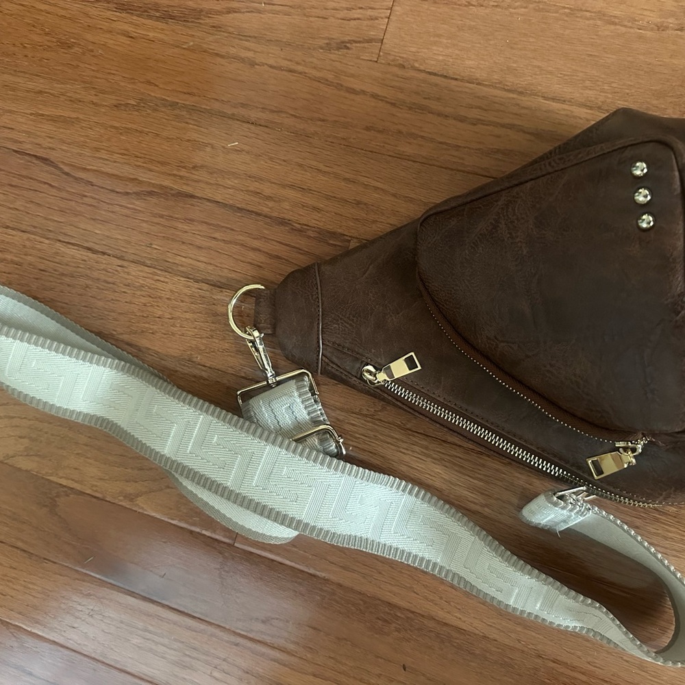 Brown Leather Crossbody Bag with Cream Jacquard Strap